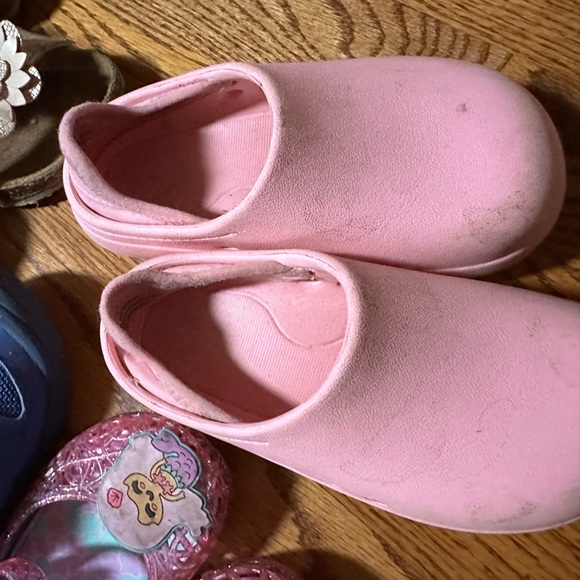 Size 8 toddler girl sandals Lot. Like new and gently used condition. - Picture 5 of 5